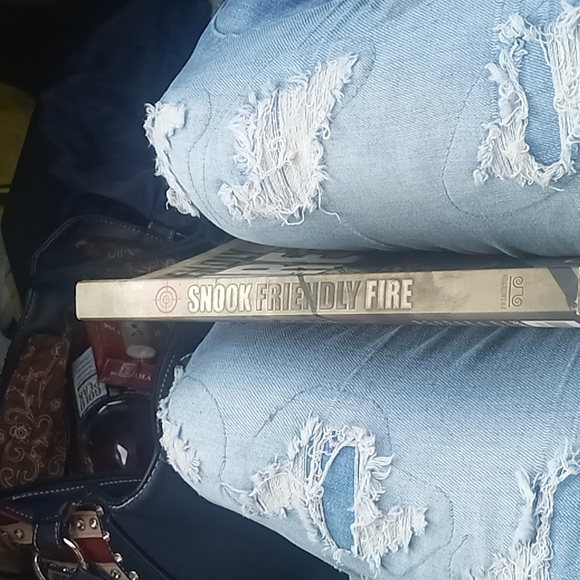 Books - Picture 3 of 6